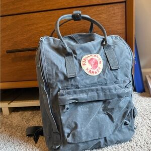 Fjallraven Kånken Charcoal Backpack